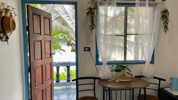 Classic Bungalow | Dining