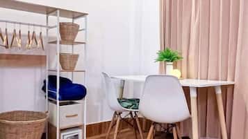Deluxe Studio | Dining