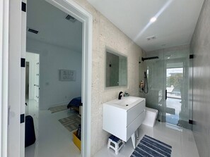 Shower, hair dryer, towels - Escape to your own private island retreat in this stunning contemporary (Marco Island)