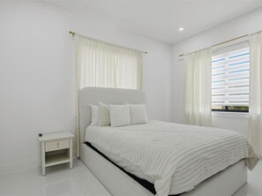 4 bedrooms, iron/ironing board, free WiFi, bed sheets - 4BR Marco Island home with heated pool, WiFi, and full kitchen. (Marco Island)