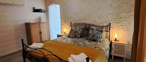 3 chambres, fer et planche Ă repasser, Wi-Fi, draps fournis