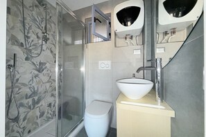 Doccia, bidet, asciugamani