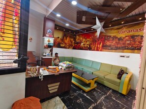 Lobby - The Kashi Iconic Guest House (Varanasi)