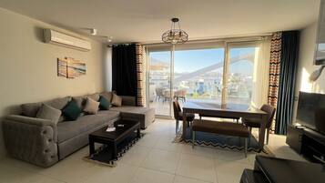 Chalet, 3 Bedrooms, Lagoon View | Living area