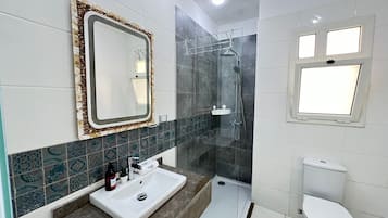 Chalet, 3 kamar tidur, pemandangan laguna | Kamar mandi