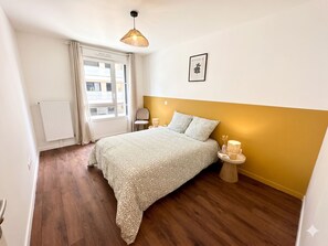 Comfort Apartment, Balcony, City View | Iron/ironing board, free WiFi - Le spot idéal Colombes  (Colombes)