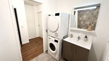 Apartamento conforto, sacada, vista para a cidade | Banheiro