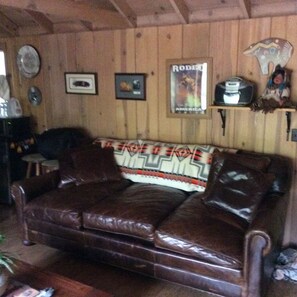 TV - Fallen Leaf Lake, the Best of Lake Tahoe, with dock access. (South Lake Tahoe)
