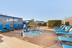 Pool - 2-bedroom apartment with AC and fitness room in quaint Las Vegas polo (Las Vegas)