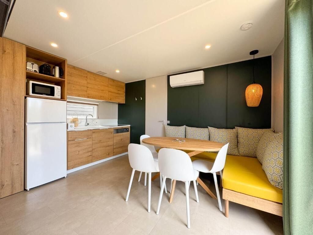Bungalow, Courtyard View | Dining