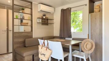 Standard Bungalow | Dining