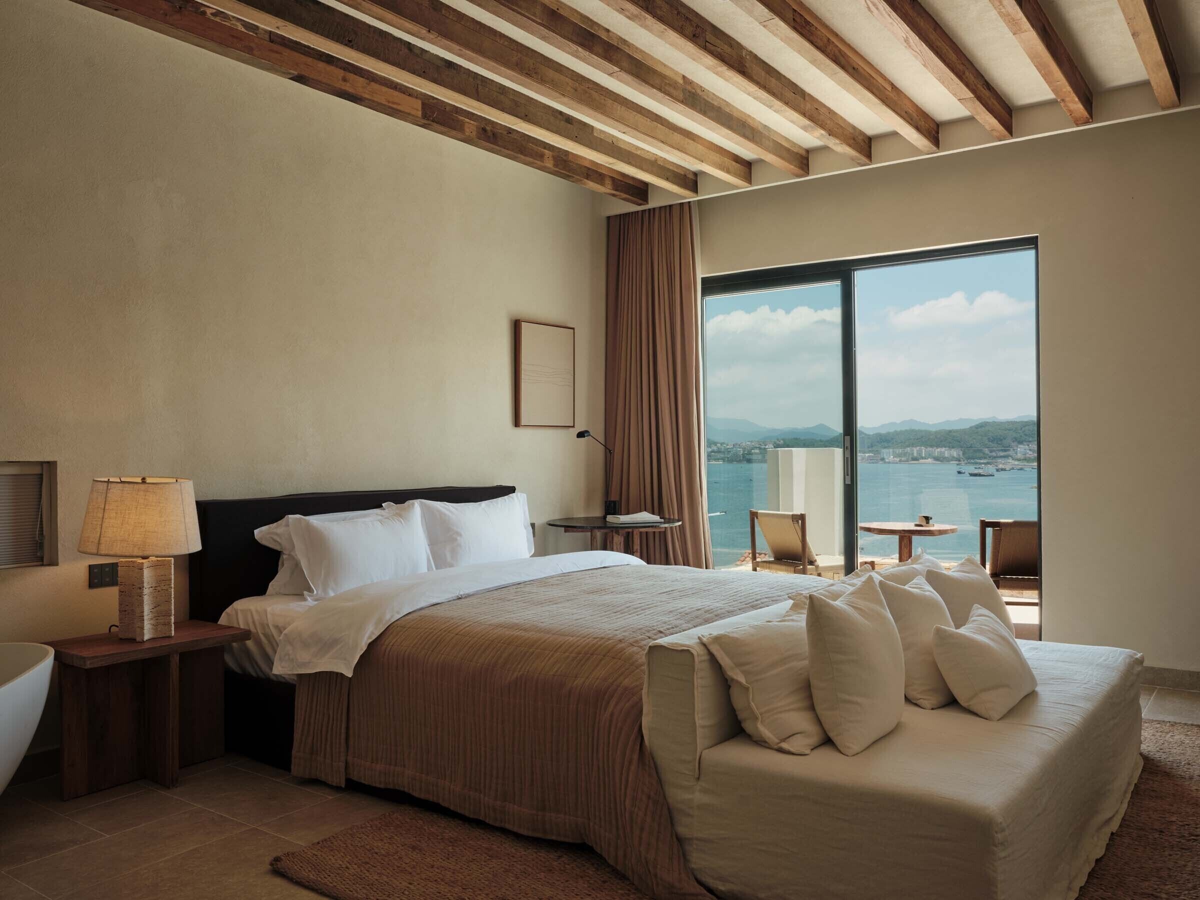 Grand Double Room, Sea View | Minibar, individually decorated, individually furnished, desk