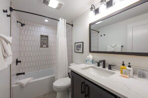 Shower, shampoo - Abode at Solstice Suite, ski shuttle, hot tub (Teton Village)