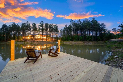Sleeps 52, Pond w/ Kayaks, Epic Game Room, Pool, UTV Access