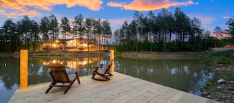 Sleeps 52, Pond w/ Kayaks, Epic Game Room, Pool, UTV Access
