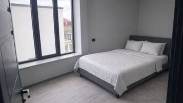 5 bedrooms, iron/ironing board, WiFi