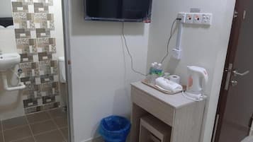 Deluxe Triple Room, City View | Bilik Mandi