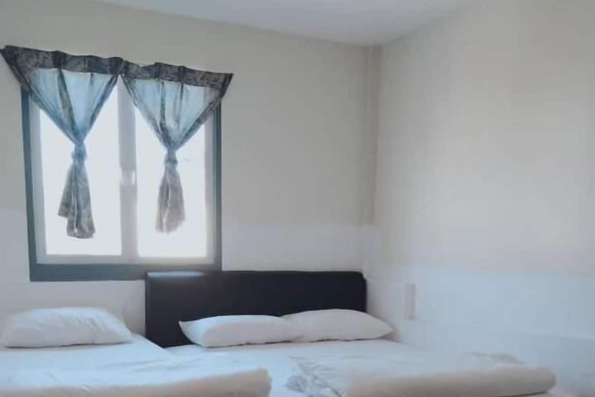 Deluxe Triple Room, City View
