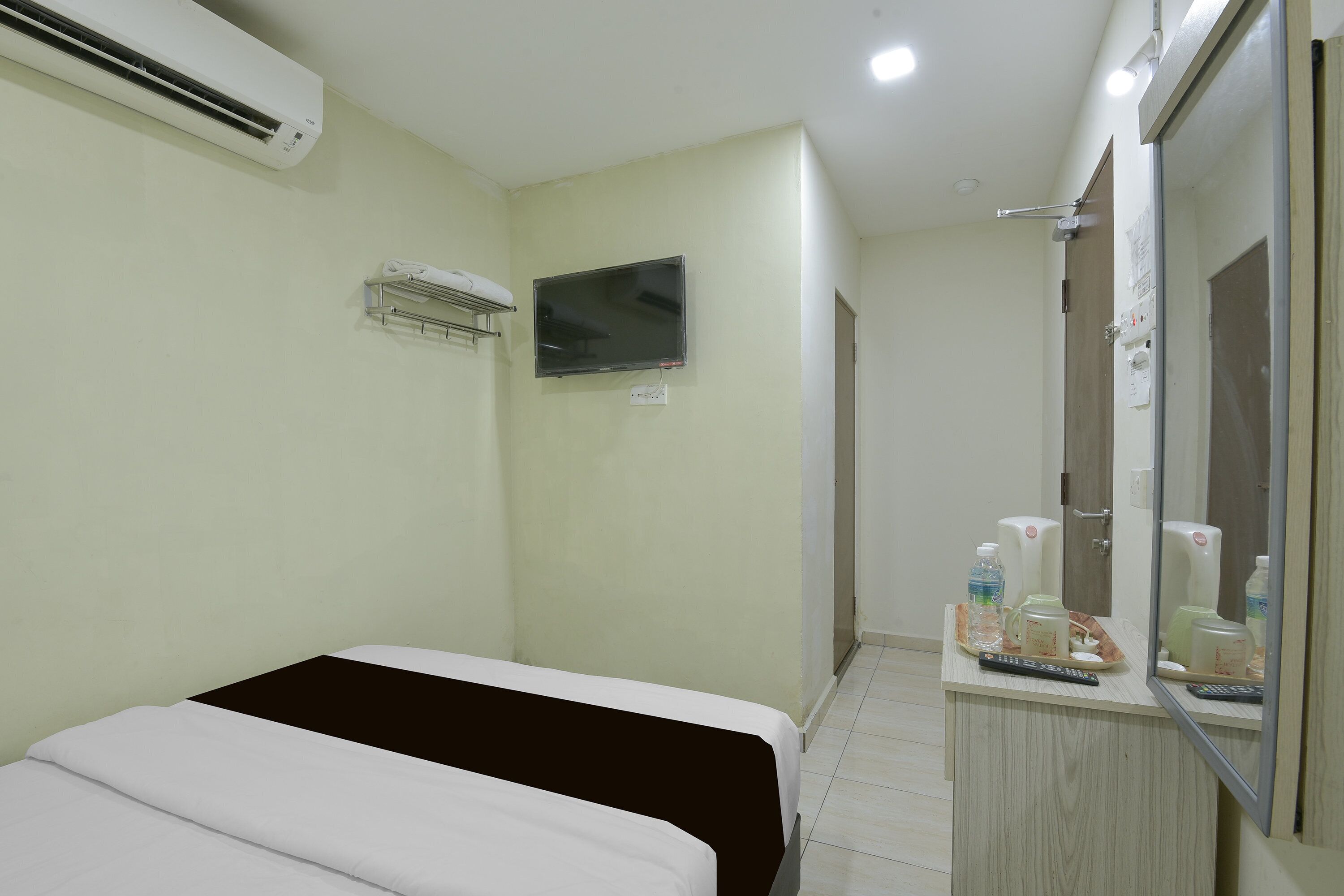 Standard Double Room | Peralatan tempat tidur premium, meja, Wi-fi percuma, cadar katil 