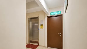 Luokittelematon kuva, 3 kautta 38, painike