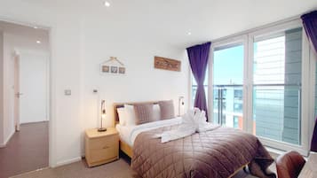 2 bedrooms, desk, iron/ironing board, travel cot