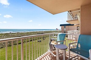 Property grounds - Direct Oceanfront Retreat W/ Private Balcony, Heated Pool, and Steps to the Beach! 🌴 (Cocoa Beach)