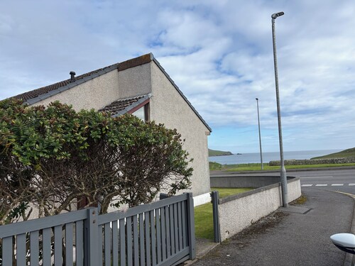 Stunning  1-bedroom house in Lerwick perfect relaxing stay,  Stunning seaview