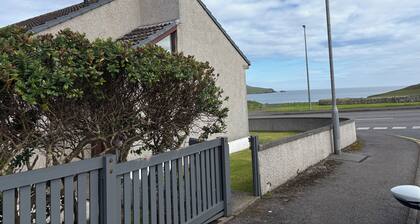 Stunning 1-bedroom house in Lerwick perfect relaxing stay, Stunning seaview