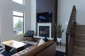 TV, fireplace - The Big Black Barn with Views for Days (Lakeside)