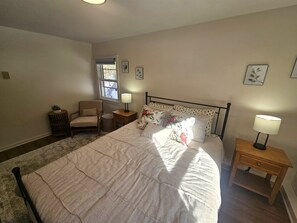 3 habitaciones, tabla de planchar con plancha, wifi y ropa de cama 