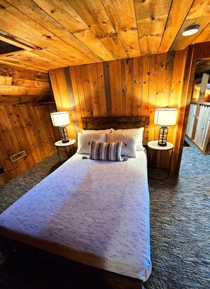 8 bedrooms, free WiFi, bed sheets