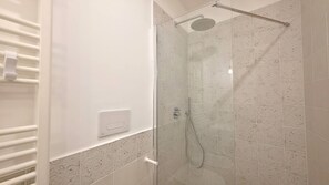 Shower, hair dryer, bidet, towels - Dimorè Deluxe Studio (Casarano)