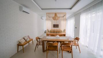 Villa, 2 slaapkamers, patio, uitzicht op binnenplaats | Dineren