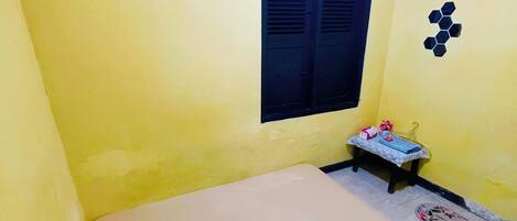 Quarto casal básico | Escrivaninha