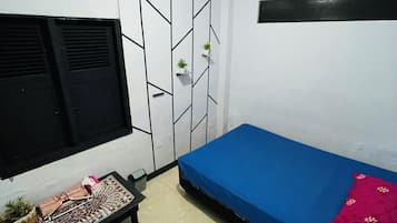 Kamar Double Basic | Meja kerja