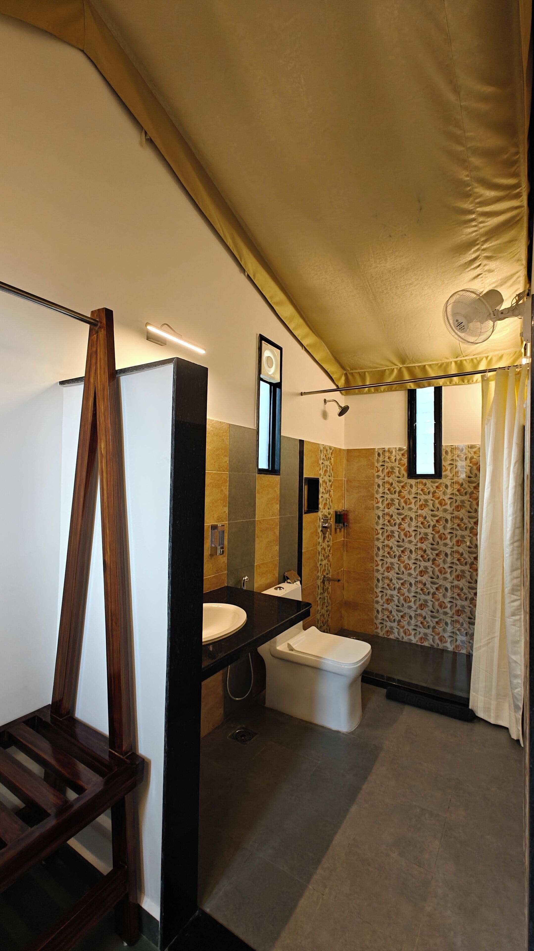 Tent | Bathroom | Shower, towels, soap, shampoo