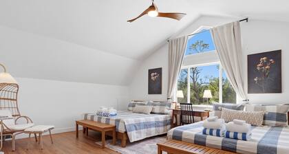 New! YMR w/pool/spa/game room/EV/volleyball!