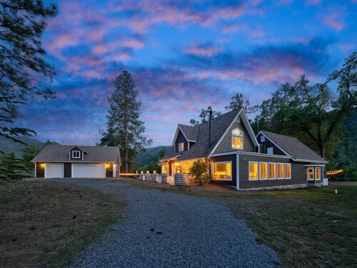 New! YMR w/pool/spa/game room/EV/volleyball!