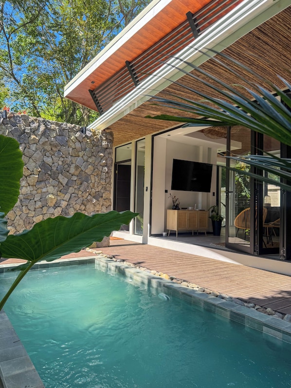 Outdoor pool - Bioclimatic Villa: Luxury and Nature in Playa Negra (Talamanca)