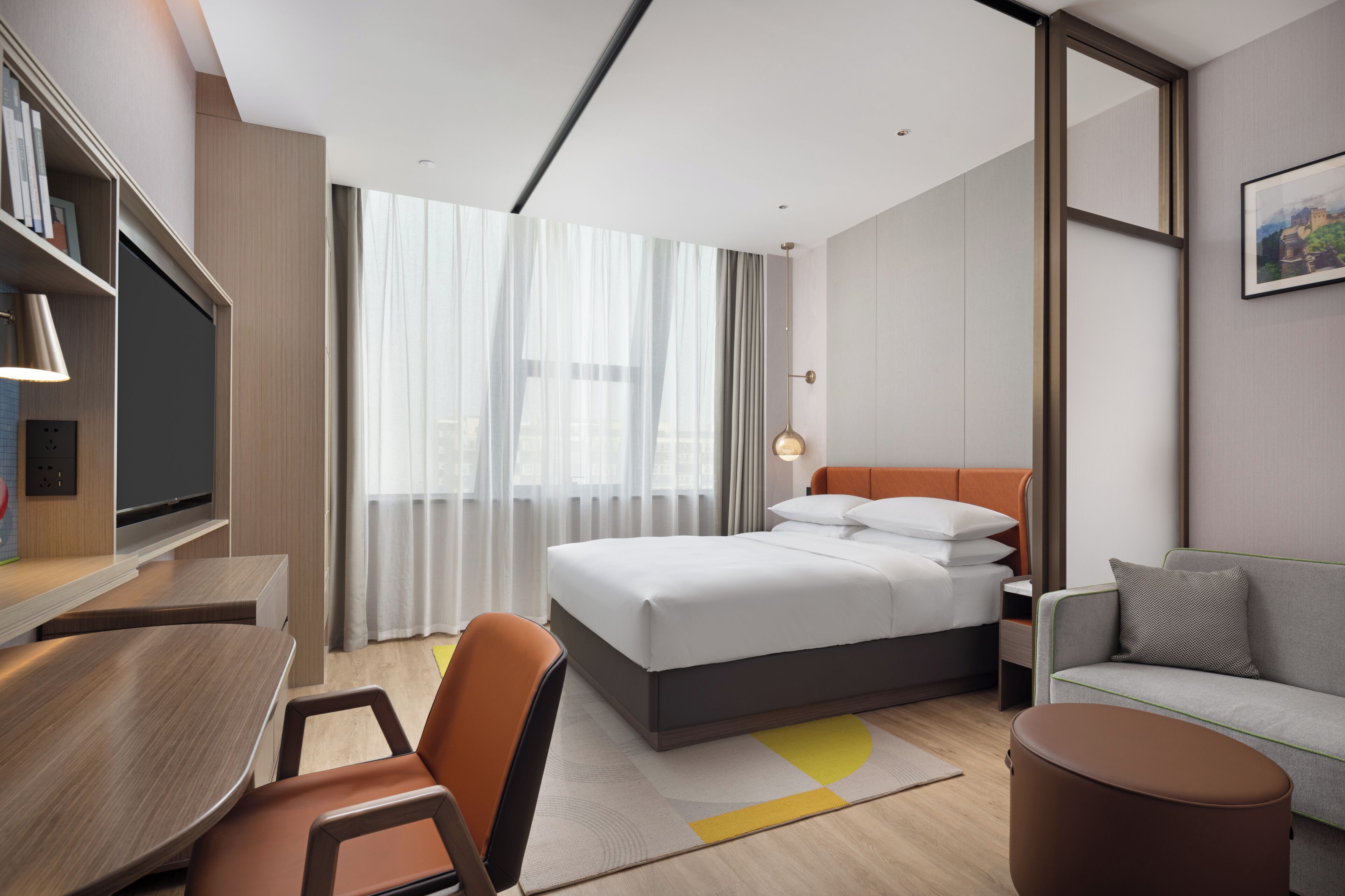 Kamar Single Basic | Brankas, meja kerja, ruang kerja ramah laptop, dan tirai kedap cahaya