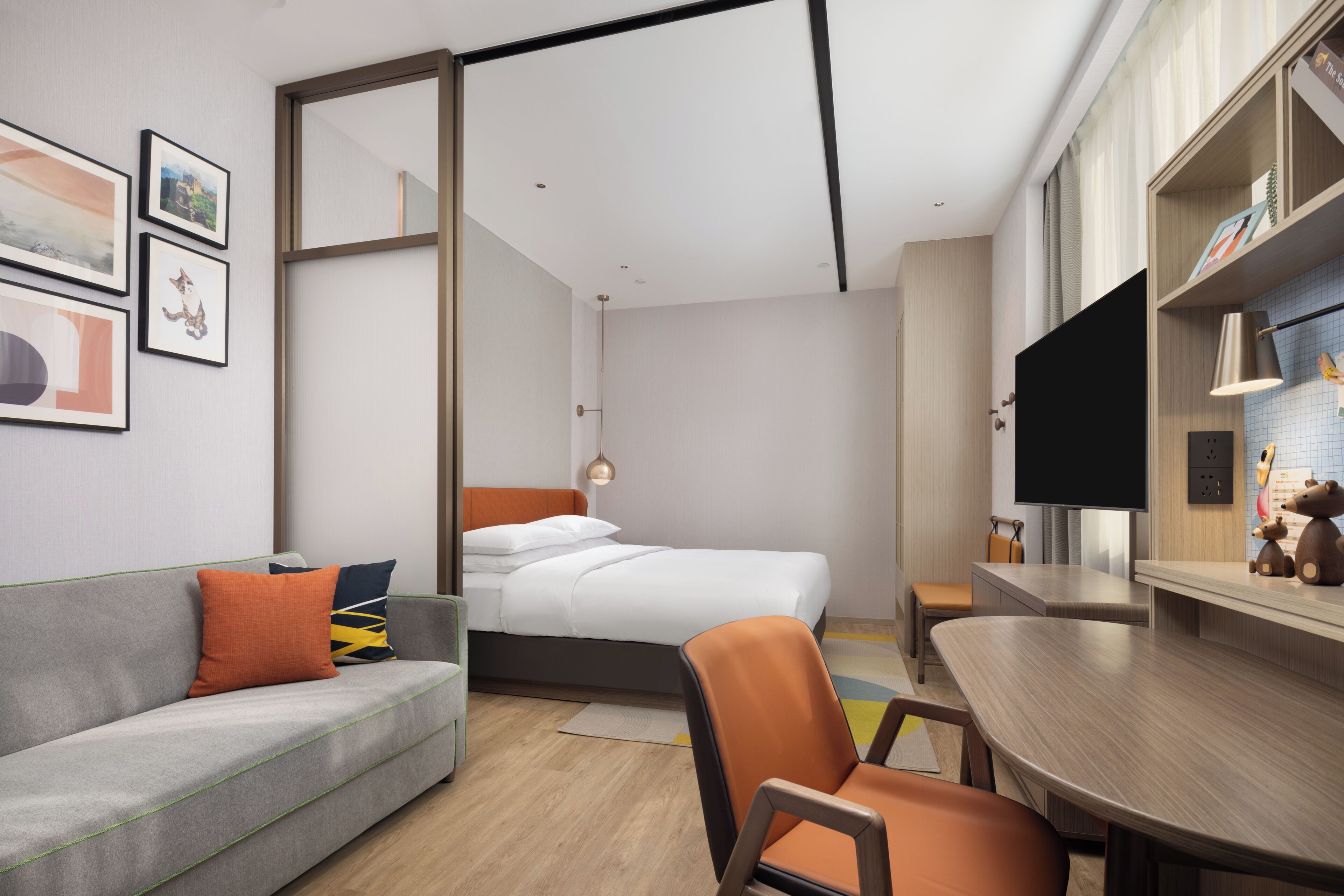 Kamar Double Klasik | Brankas, meja kerja, ruang kerja ramah laptop, dan tirai kedap cahaya