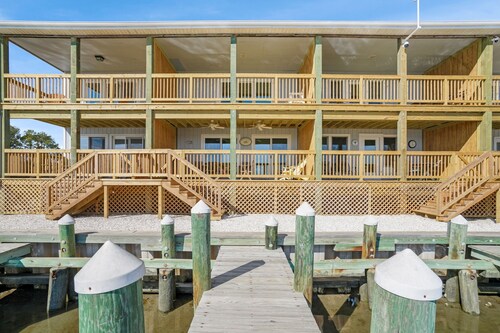 Channel Winds | Waterfront Bliss w/ Lighthouse Views!