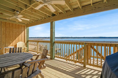 Channel Winds | Waterfront Bliss w/ Lighthouse Views!