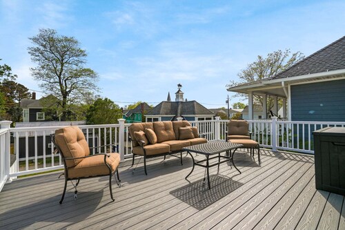 Golden Hour Getaway | Historic luxury in the heart of town!