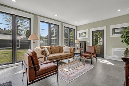 Golden Hour Getaway | Historic luxury in the heart of town!