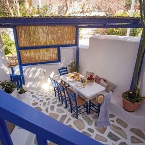 Outdoor dining - Seaview Cycladic Hideaway with Private Garden — Island Living in Mykonos (Ornos)