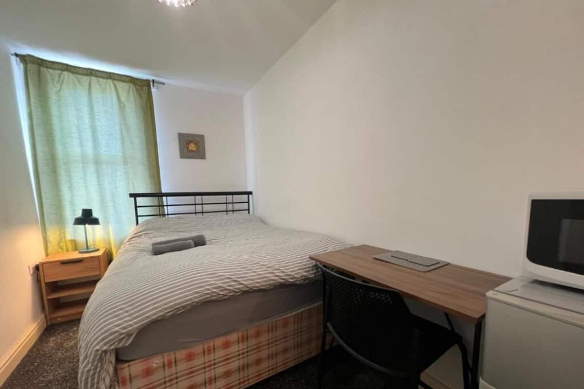 Deluxe Double Room, Private Bathroom | Desk, free WiFi