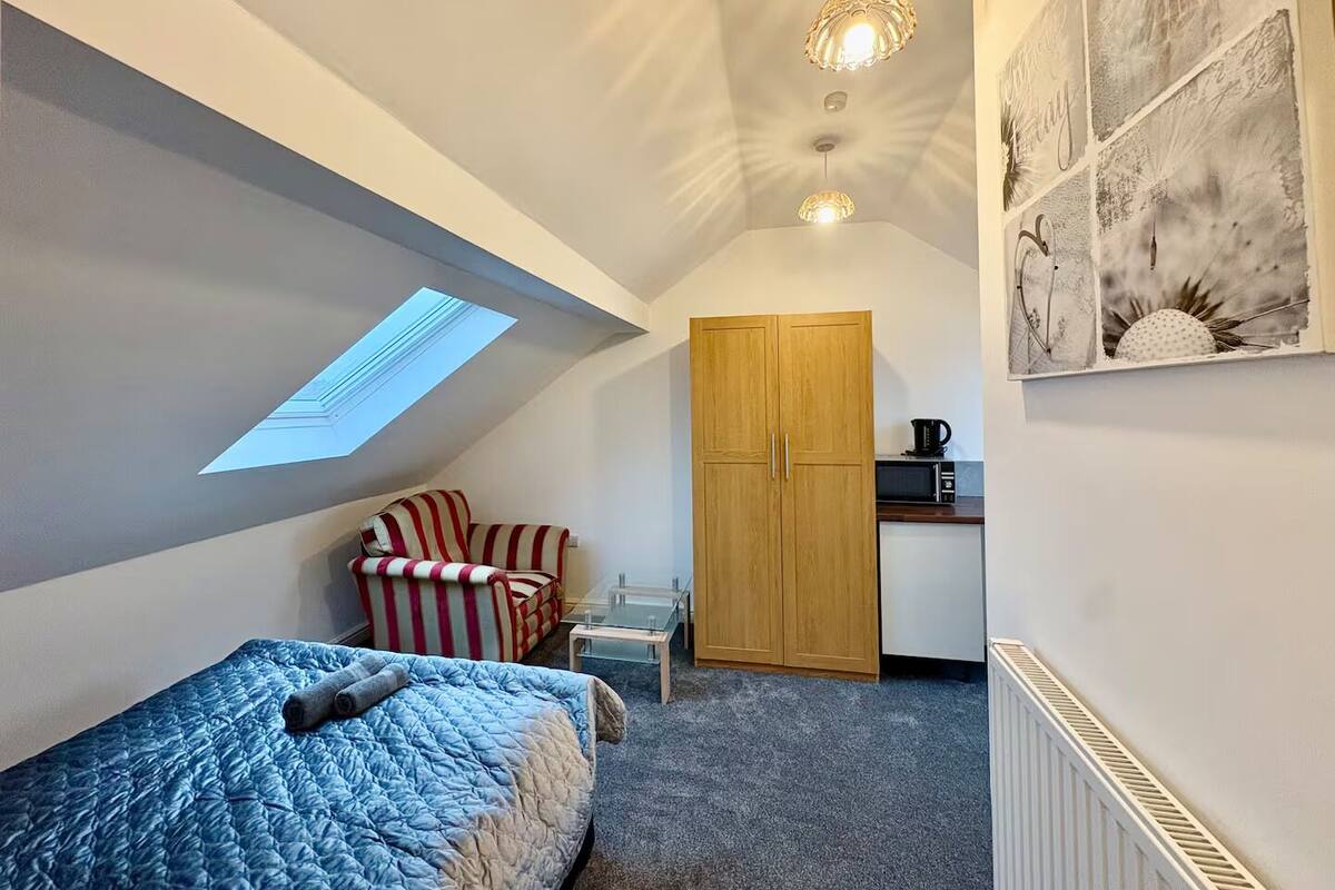 Deluxe Double Room, Private Bathroom | Desk, free WiFi
