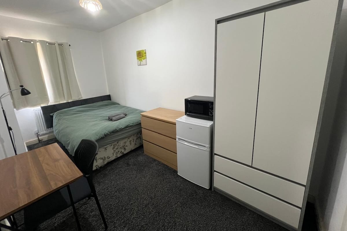 Deluxe Double Room, Private Bathroom | Desk, free WiFi
