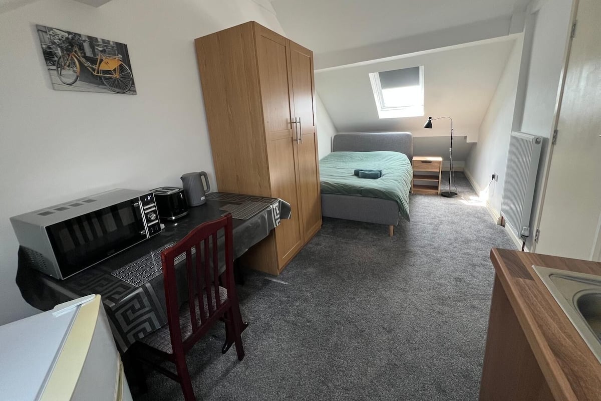Deluxe Double Room, Private Bathroom | Desk, free WiFi